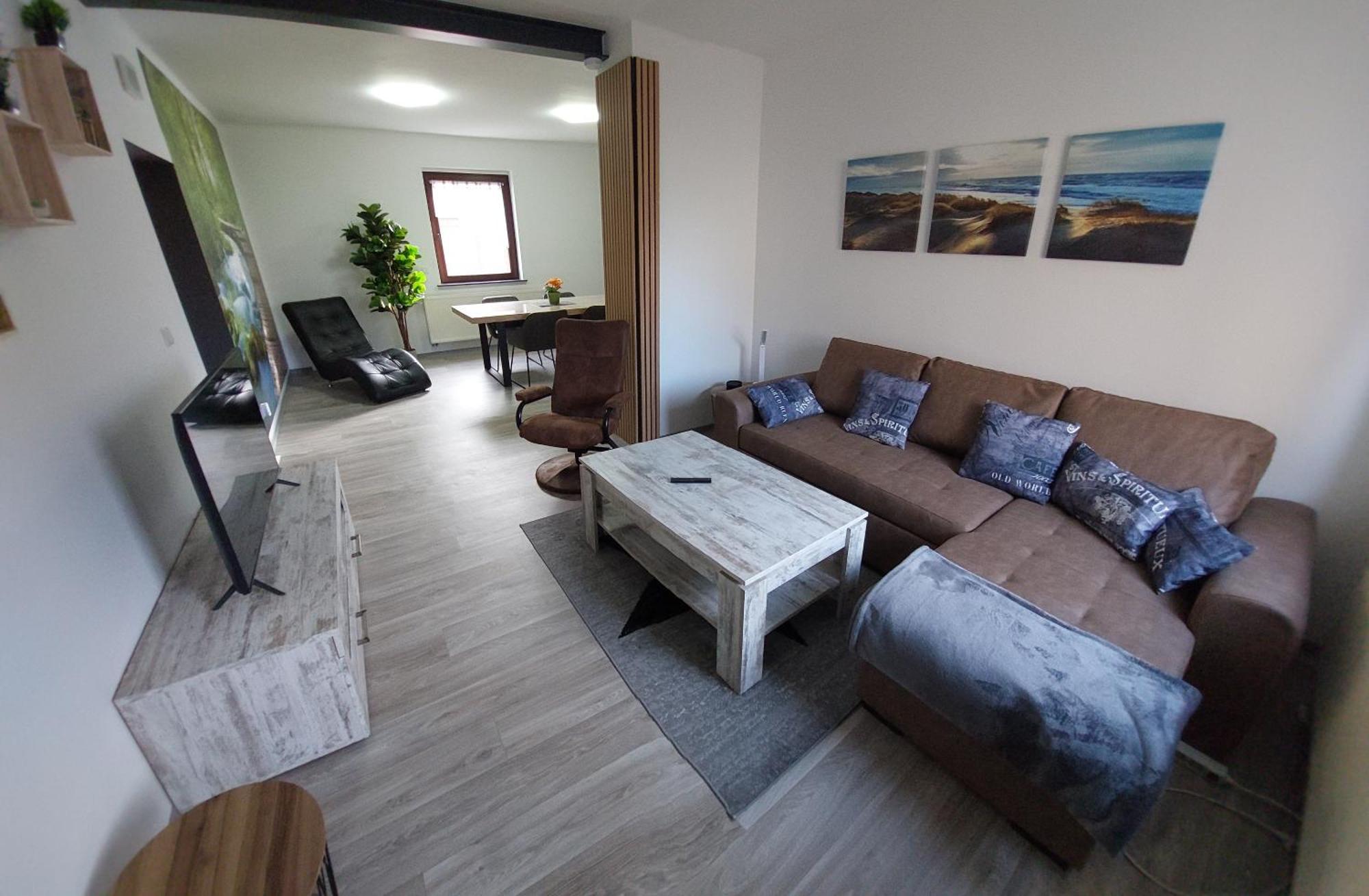 Ganze Ferienwohnung 5 Km Von Erfurt, Mit Kaffeevollautomat, Tv, Wlan, Boxspringbett, Schlafsofa Und Einkaufsmoeglichkeiten, Sehr Gute Anbindung Zur A71 Und A4, Kostenloser Oeff Parkplatz Fuer Pkw Und Transporter Elxleben Exteriör bild