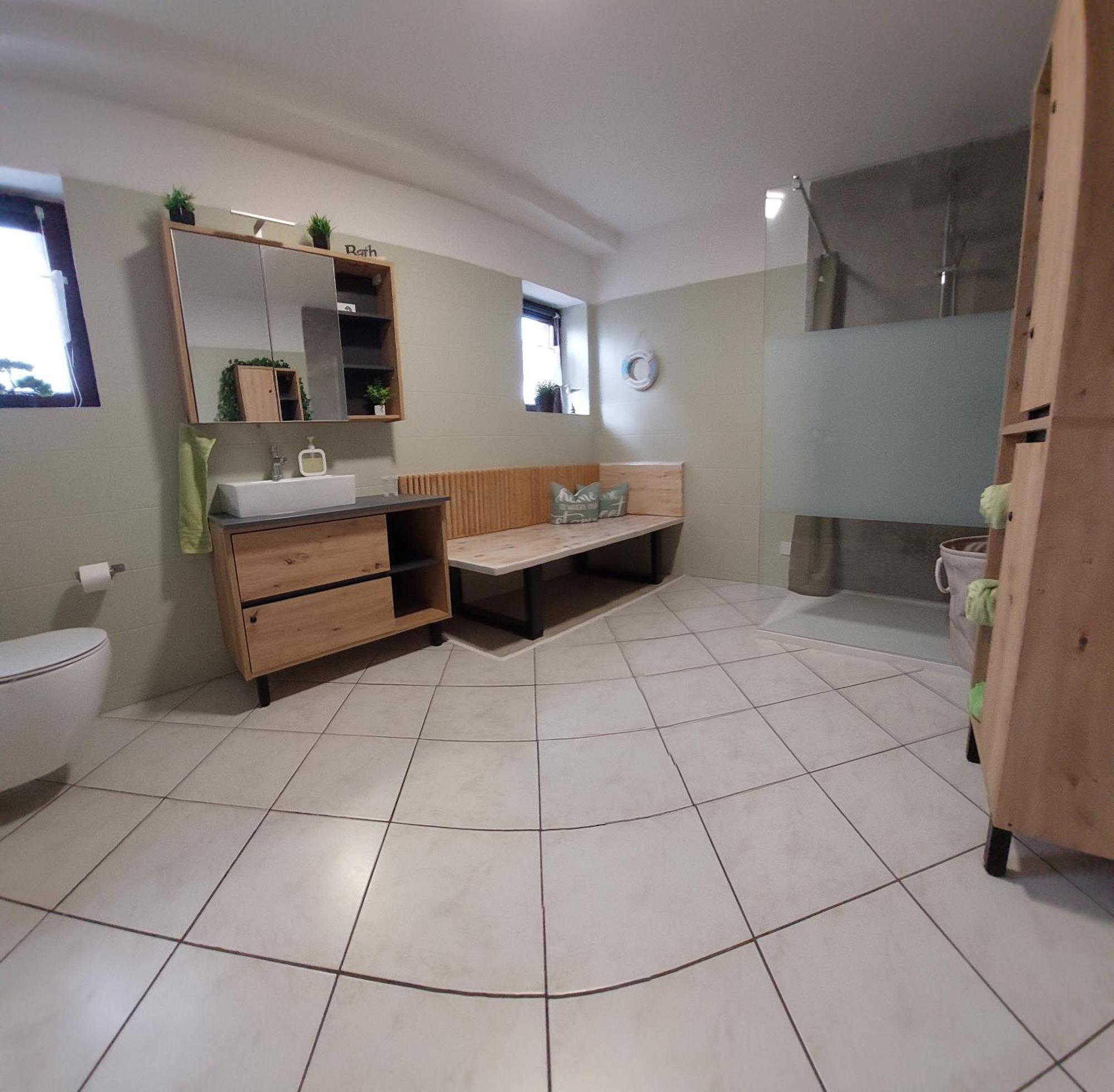 Ganze Ferienwohnung 5 Km Von Erfurt, Mit Kaffeevollautomat, Tv, Wlan, Boxspringbett, Schlafsofa Und Einkaufsmoeglichkeiten, Sehr Gute Anbindung Zur A71 Und A4, Kostenloser Oeff Parkplatz Fuer Pkw Und Transporter Elxleben Exteriör bild