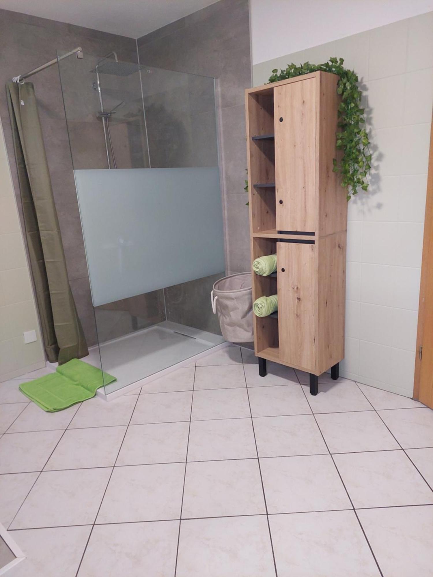 Ganze Ferienwohnung 5 Km Von Erfurt, Mit Kaffeevollautomat, Tv, Wlan, Boxspringbett, Schlafsofa Und Einkaufsmoeglichkeiten, Sehr Gute Anbindung Zur A71 Und A4, Kostenloser Oeff Parkplatz Fuer Pkw Und Transporter Elxleben Exteriör bild